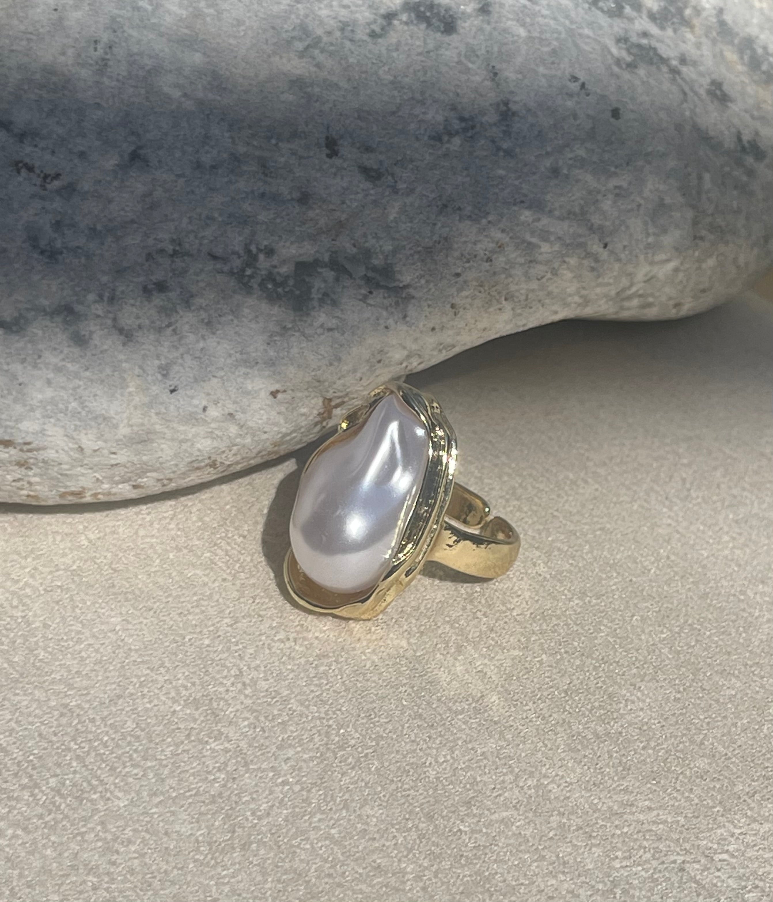 Bague Perle Baroque – Monture Dorée