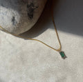 Collier Chaîne Dorée Pendentif Émeraude
